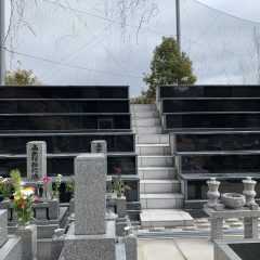 屋外型納骨堂　（中）